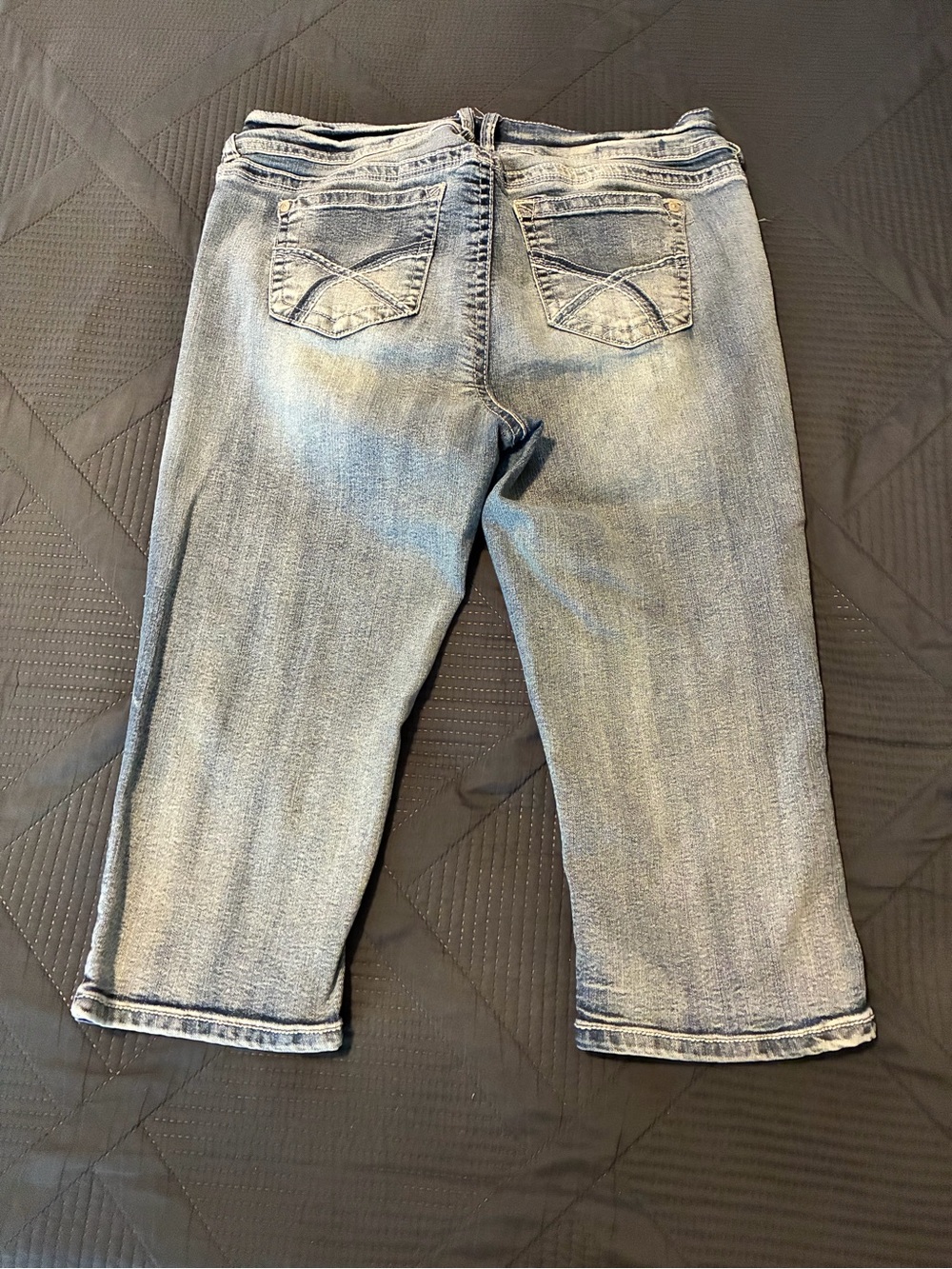 Wallflower Light Blue Cropped Jeans - Mid Rise Capri